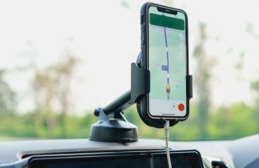 mobile phone mount on car dashboard