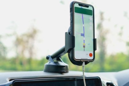 mobile phone mount on car dashboard