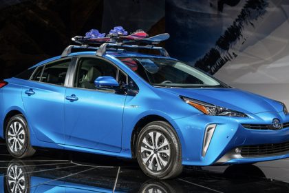 Blue Toyota Prius with roof rack