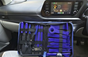 Trim removal kit inside Hyundai i20