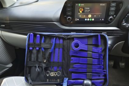 Trim removal kit inside Hyundai i20