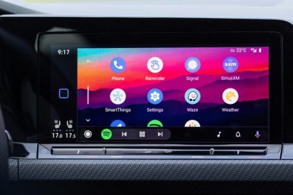 Android Auto on dash screen