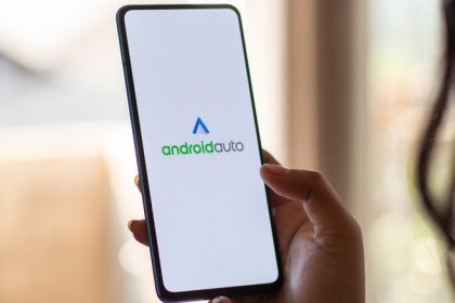 Android Auto logo smartphone screen