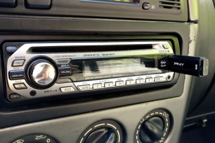 Sony CDX-GT420U car radio with PNY USB flash drive