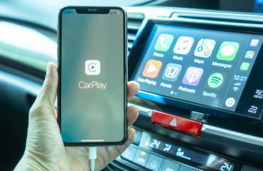 phone with apple carplay app