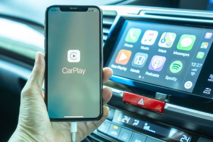 phone with apple carplay app